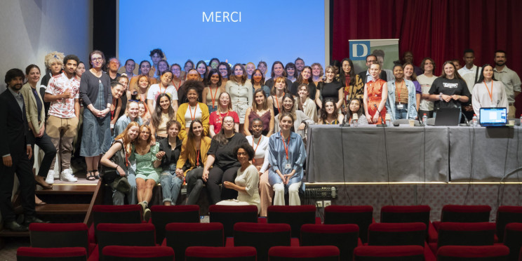 Photo de groupe de tous les acteurs qui travaille pour la défense et la promotion des droits de l&#039;enfant et la Lutte contre les discriminations et promotion de l&#039;égalité